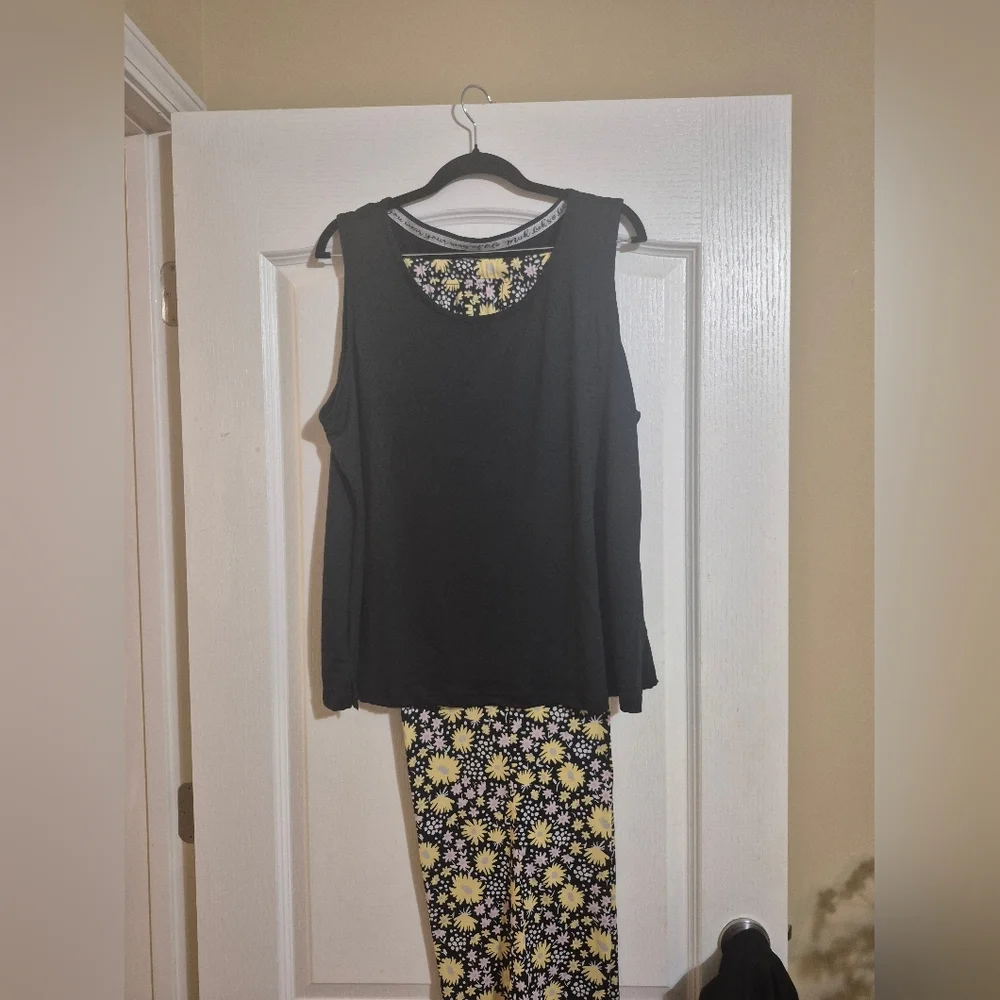 NEW! MUK LUKS Floral 3 PIECE Print Pajama Set - Black and Yellow - Picture 4 of 9